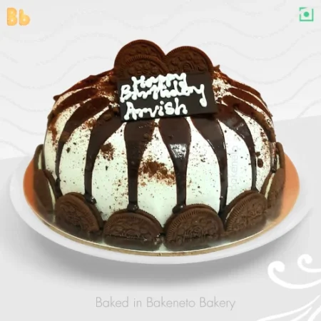 Send Crispy Oreo Cake to your loved ones by booking it online by best online cake delivery website/app, Bakeneto.