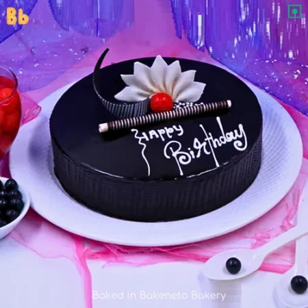 Order this Love Chocolate Cake Online in Noida, Ghaziabad, Delhi, Indirapuram, Vasundhara, Vaishali and Gaur City - Greater Noida Extension. For any assistance or modification in cakes (in size or color or type) call at +91-7071634634.