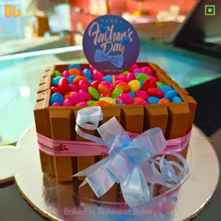 Order Fathers Day KitKat Cake Online. Father's Day Cake, Online Cake Delivery, 2 hours Delivery in Noida, Ghaziabad by bakeneto.com
