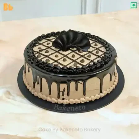 Looking for best Birthday Chocochip Cake under 399? Fresh and best quality cake order online by bakeneto.com in Noida, Ghaziabad, Noida Extension, Vaishali, Vasundhara and nearby area.