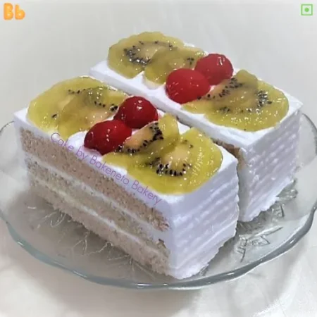 Order feshly baked Kiwi Pastry online and send pastries to your loved ones in Noida, Ghaziabad and Noida Extension nearby areas. Free delivery applicable with midnight delivery options. Best quality pastries by best cake shop in Noida, bakeneto.