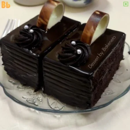 Order feshly baked Truffle Pastry online and send pastries to your loved ones in Noida, Ghaziabad and Noida Extension nearby areas. Free delivery applicable with midnight delivery options. Best quality pastries by best cake shop in Noida, bakeneto.