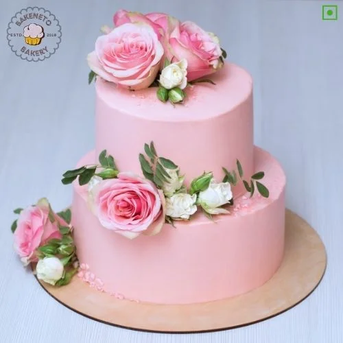 Order fresh and delicious Famous Engagement Cake for your special Anniversary Engagement or wedding online. Get fast online Cake delivery in Noida, Ghaziabad and Noida Extension by best cake shop, Bakeneto.