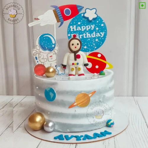 Order fresh and eggless Little Astronaut Cake Online by best Cake Shop delivers in Noida, Ghaziabad, Noida Extension and nearby area.